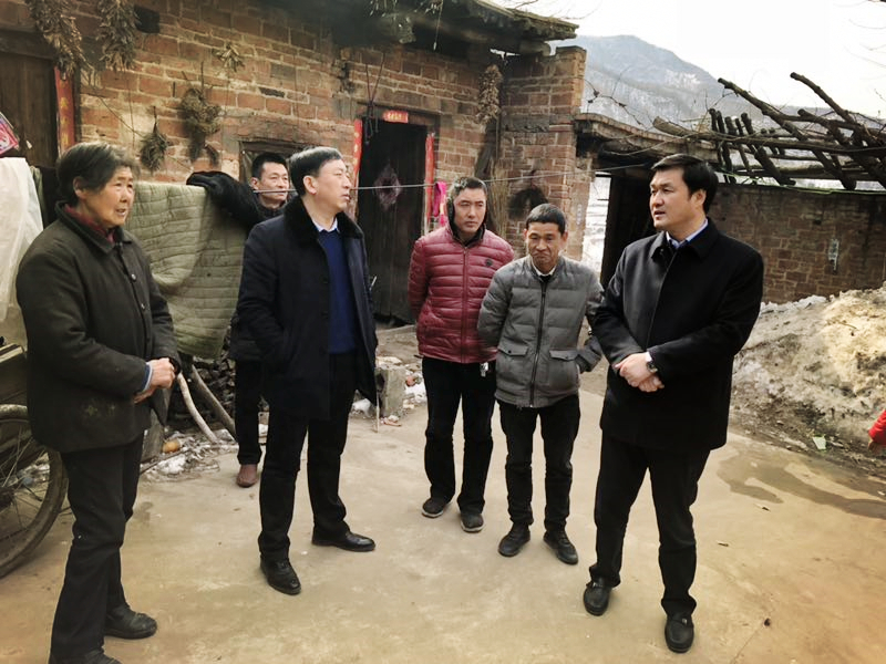 民建“組團(tuán)”慰問(wèn)，企業(yè)送溫暖到家